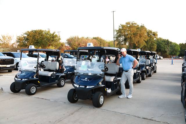 Carts lined up in the lot before the round