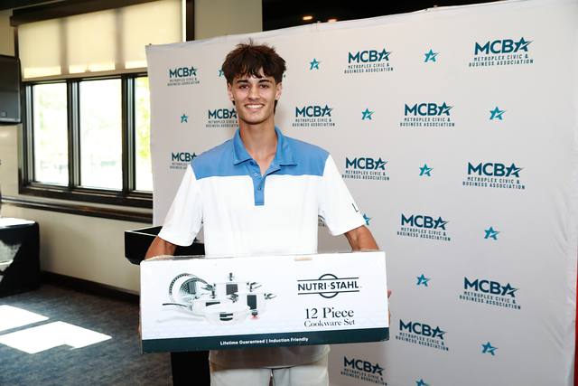 A winner smiling with his Nutri Stahl cookware set